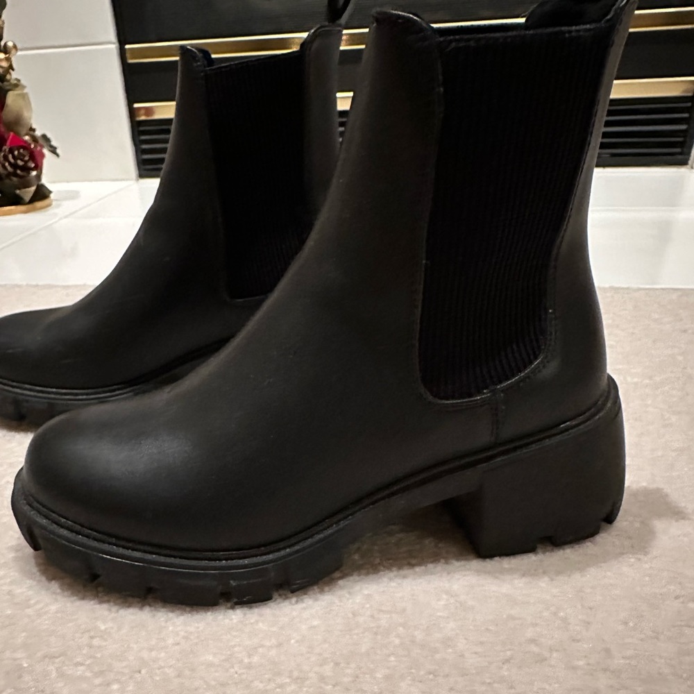 Steve Madden lug sole boots - black